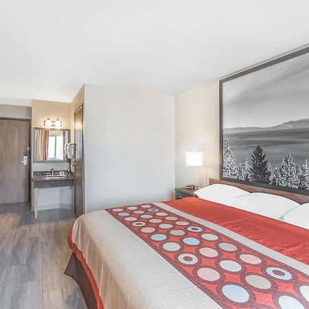 Super 8 By Wyndham Redding Otel Dış mekan fotoğraf
