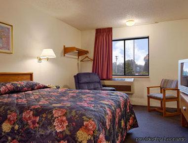 Super 8 By Wyndham Redding Otel Oda fotoğraf