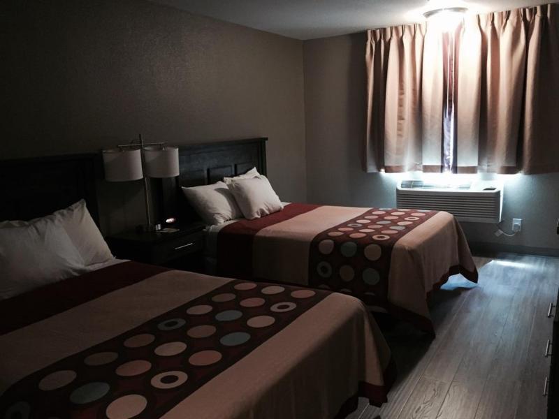 Super 8 By Wyndham Redding Otel Dış mekan fotoğraf